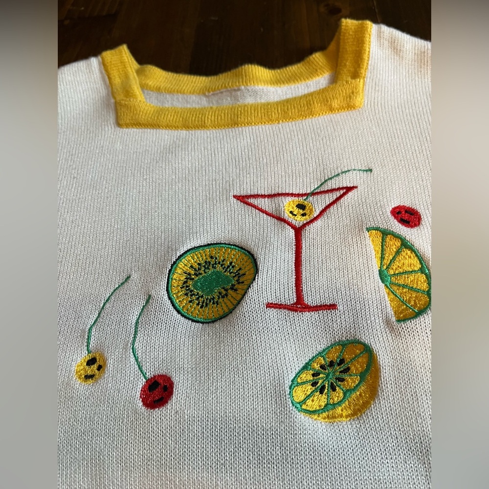 🍸🍹 Vintage martini embroidered knit sweater